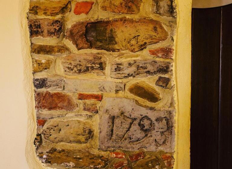 تختخواب و صبحانه Locanda Di Santantimo