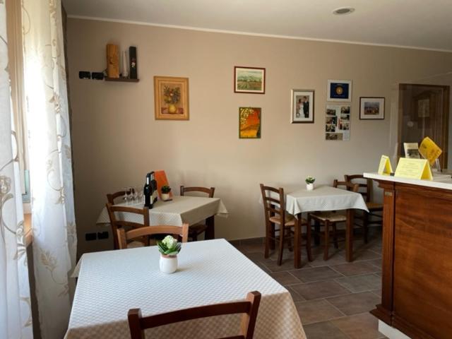 호텔 Agriturismo Finestre Di Langa