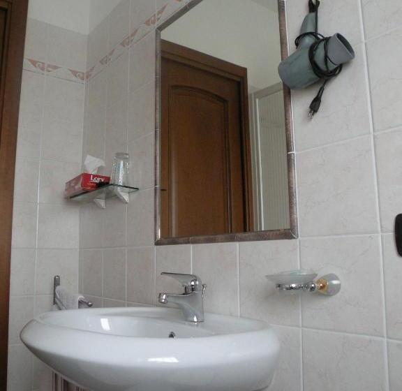 호텔 Agriturismo Finestre Di Langa