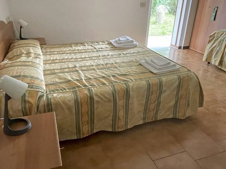 酒店 Agriturismo La Lupa