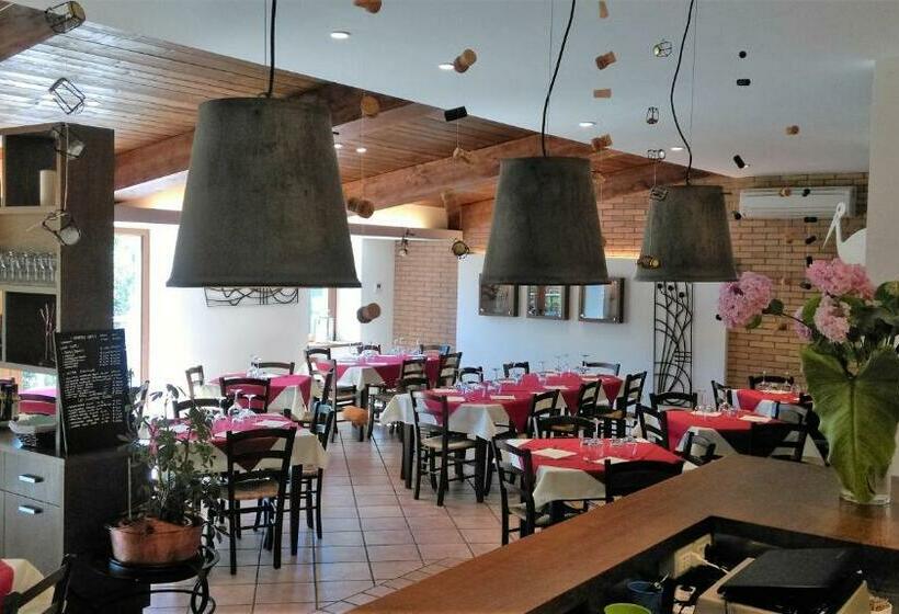 Отель Agriturismo Monte Del Re