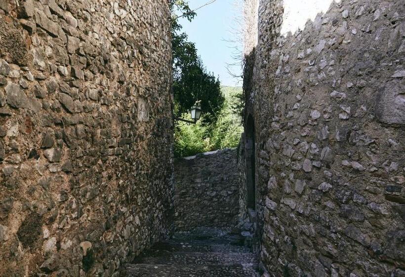 فندق Albergo Diffuso Crispolti