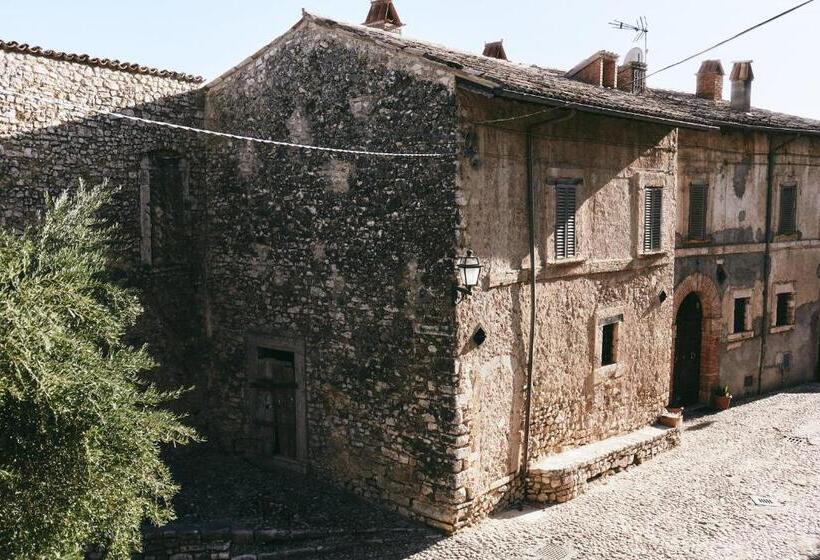 فندق Albergo Diffuso Crispolti