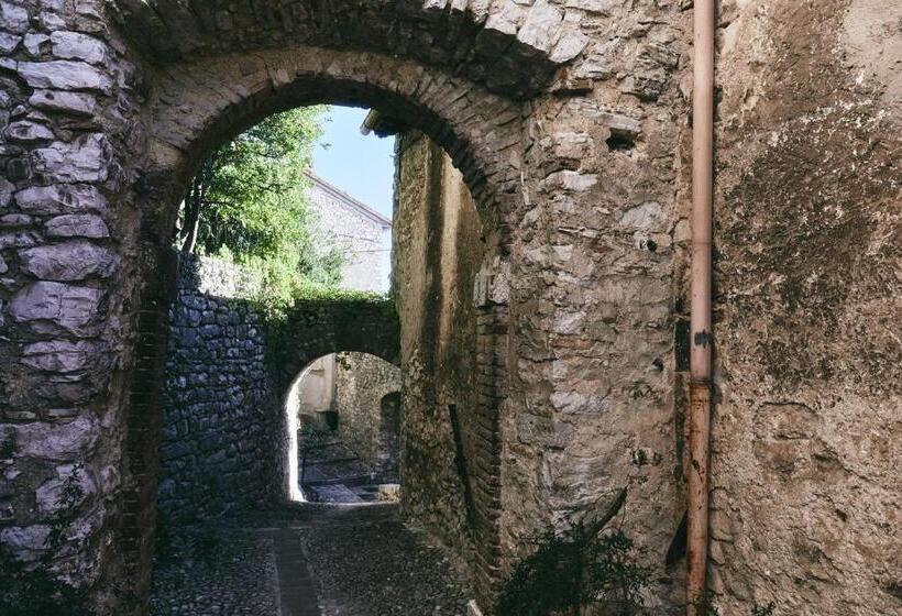 فندق Albergo Diffuso Crispolti