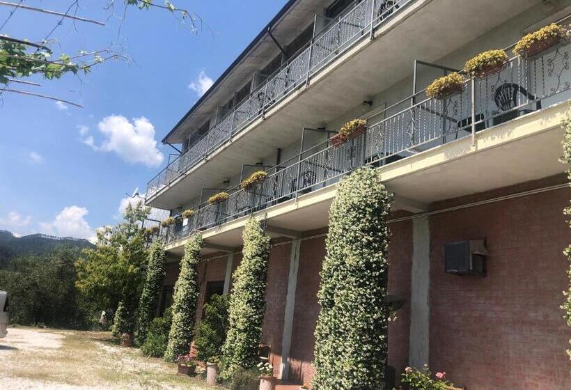 Отель Albergo Ristorante La Greppia