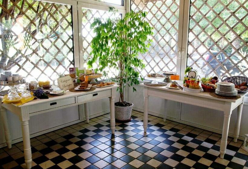 ホテル De La Ville