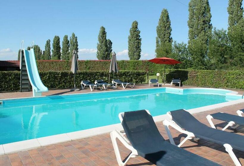 ホテル De La Ville