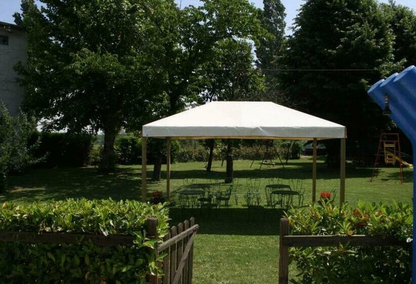 ホテル De La Ville