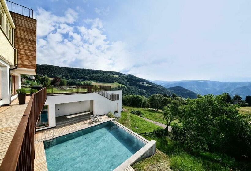 호텔 & Gasthof Zum Hirschen