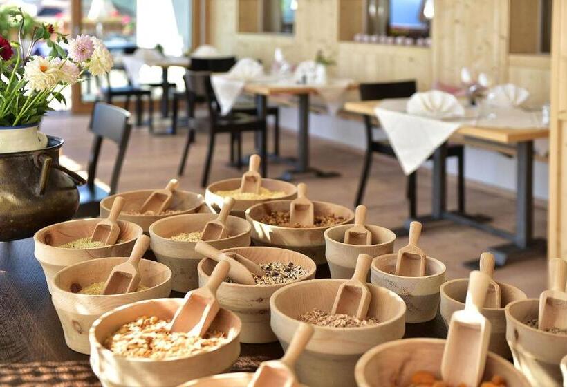 호텔 & Gasthof Zum Hirschen