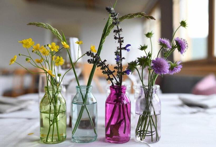 호텔 & Gasthof Zum Hirschen