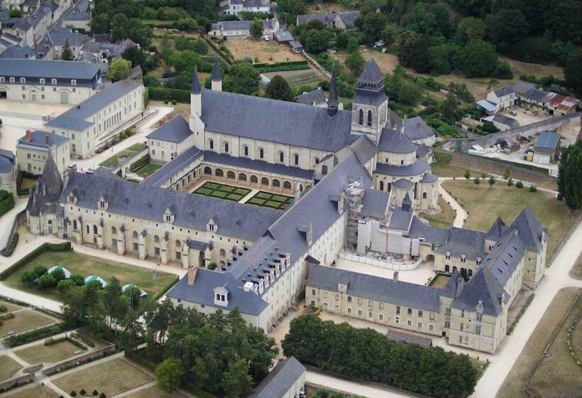 Logis Hotel Restaurant L Orée Des Bois