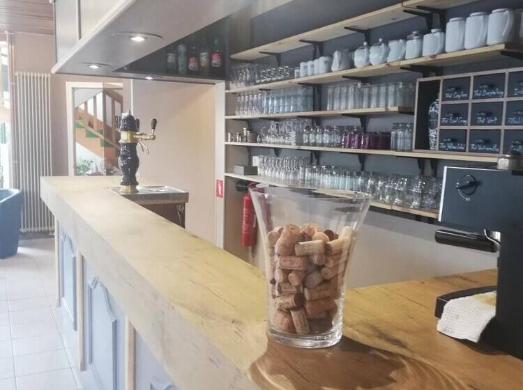 Logis Hotel Restaurant L Orée Des Bois