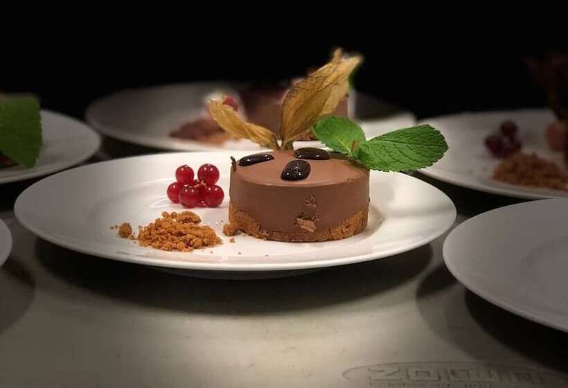 Logis Hotel Restaurant L Orée Des Bois