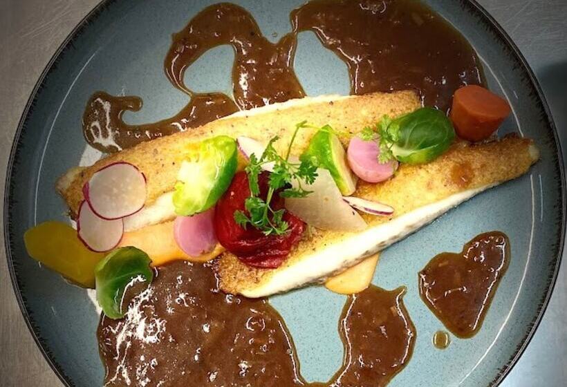 Logis Hotel Restaurant L Orée Des Bois