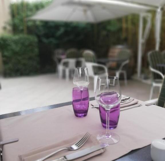 Logis Hotel Restaurant L Orée Des Bois