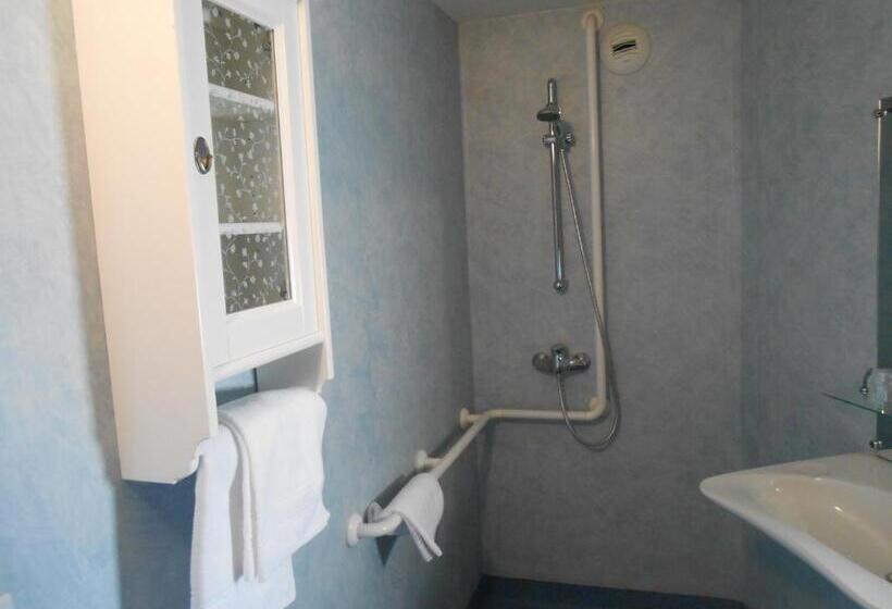 Logis Hotel Restaurant L Orée Des Bois