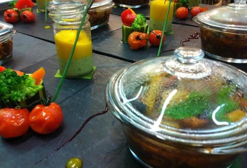 Logis Hotel Restaurant L Orée Des Bois