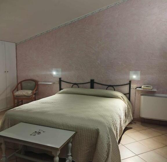 בית מלון כפרי Pineta Ristorante Country House In Fabriano