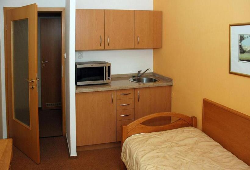 בית מלון כפרי Restaurant Modrá Hvězda