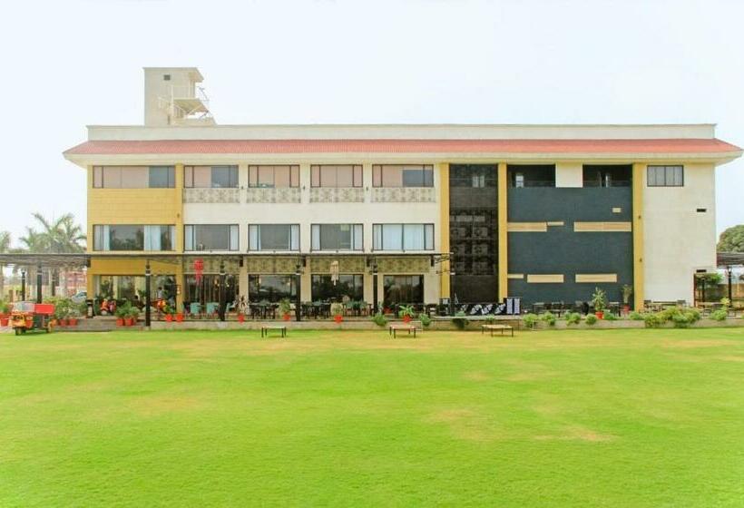 Shamrock Greens By Jardin Hotels