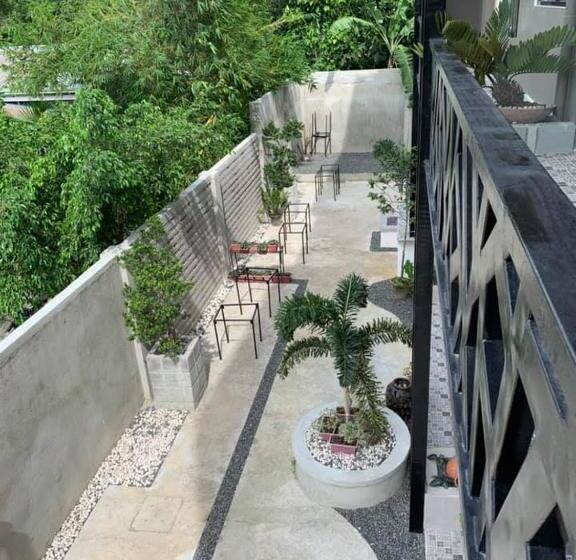 Отель Soi Suites