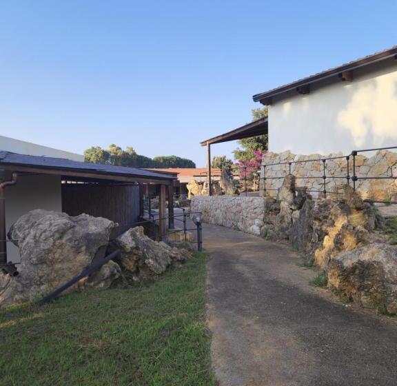 هتل Tenute Delogu Wine Resort