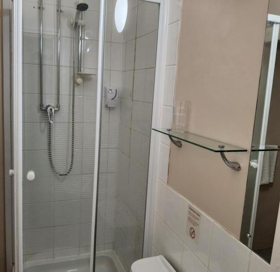 Отель The Avenue