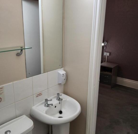 Отель The Avenue