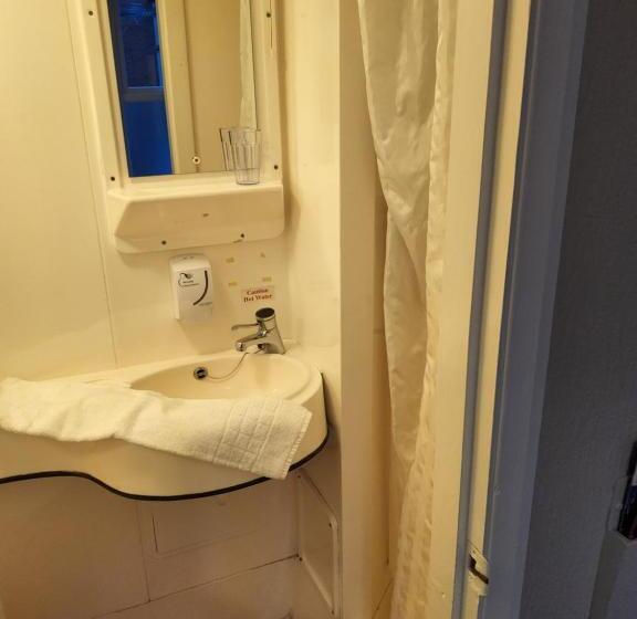 Отель The Avenue