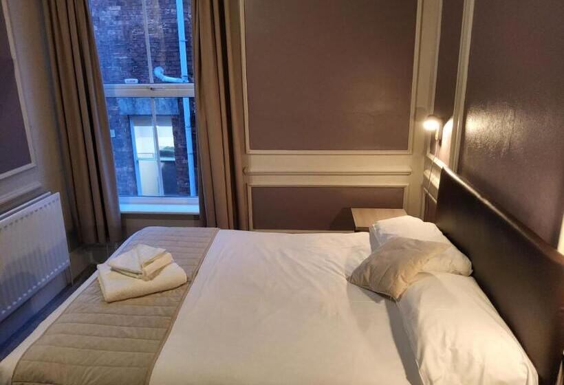 Отель The Avenue