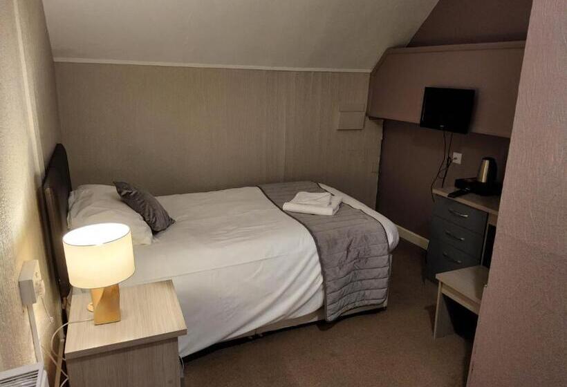 Отель The Avenue