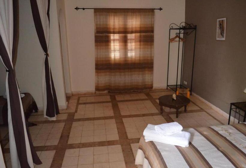 پانسیون Casa Naima