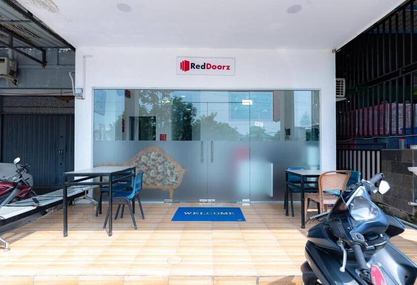 פנסיון Reddoorz Near Hang Nadim Batam Airport