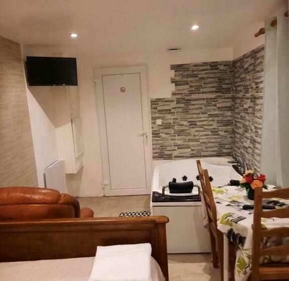 צימר Chambre Meublée Indépendante, Jacuzzi Dans La Chambre Située à Amblainville à 35 Minutes De Paris