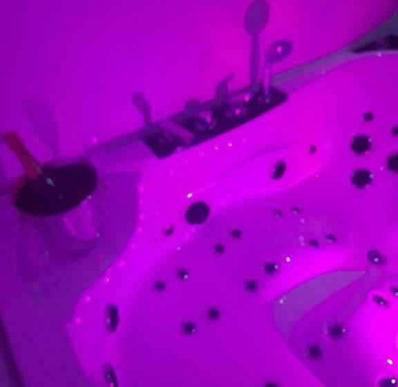 مبيت وإفطار Chambre Meublée Indépendante, Jacuzzi Dans La Chambre Située à Amblainville à 35 Minutes De Paris