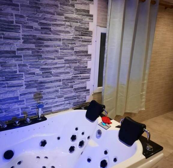 مبيت وإفطار Chambre Meublée Indépendante, Jacuzzi Dans La Chambre Située à Amblainville à 35 Minutes De Paris