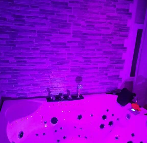 צימר Chambre Meublée Indépendante, Jacuzzi Dans La Chambre Située à Amblainville à 35 Minutes De Paris