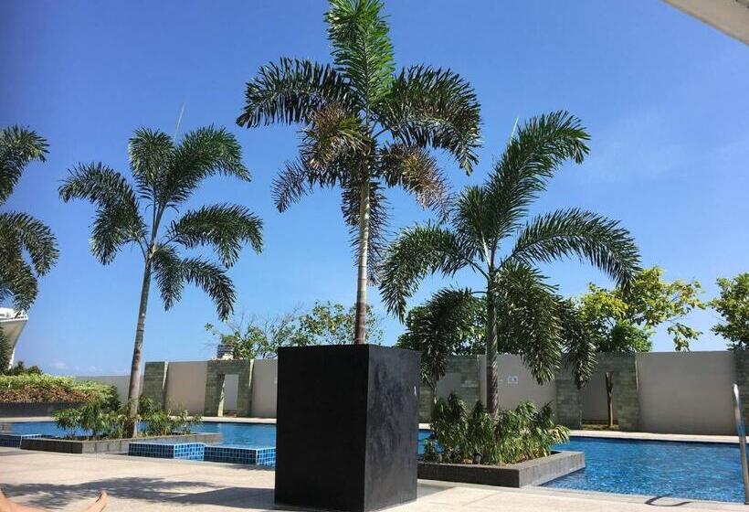 Cebu Cozy Ocean View 1br,17th,pool,wifi,mactan