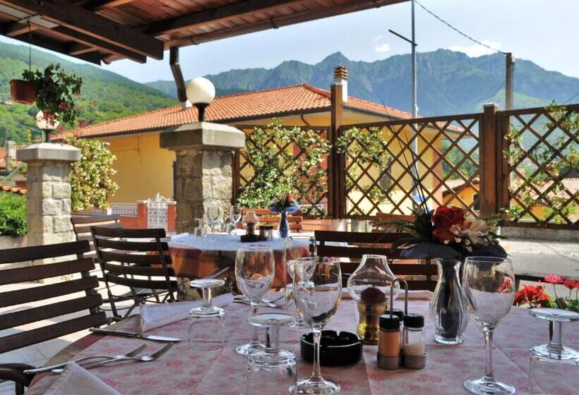 Отель Albergo Miramonti