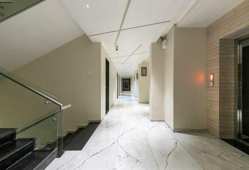 فندق Capital O 81737 Aquatic Pools And Resort