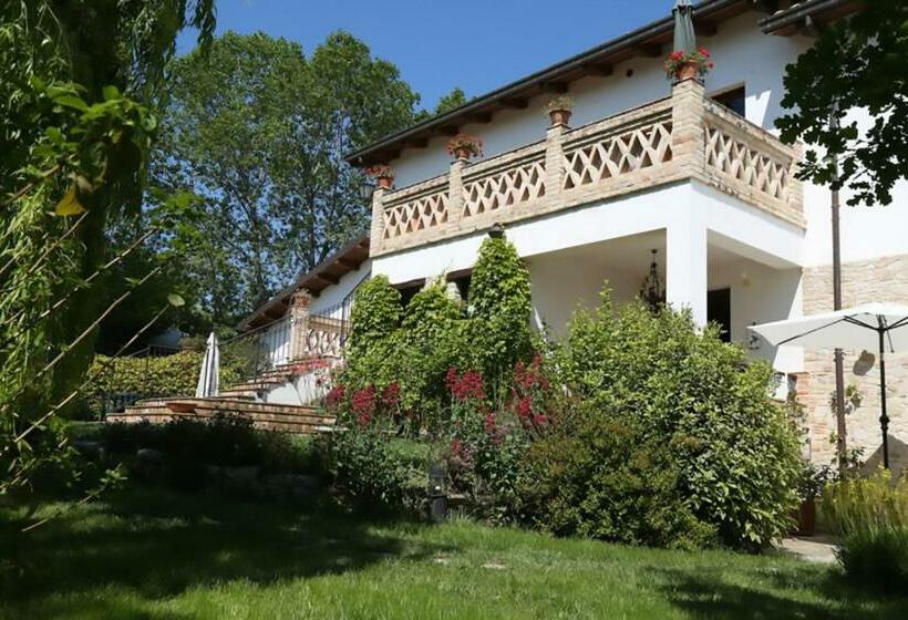 فندق Locanda Del Picchio