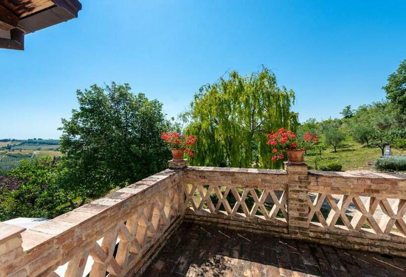 فندق Locanda Del Picchio