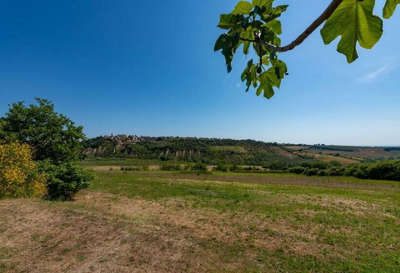 فندق Locanda Del Picchio