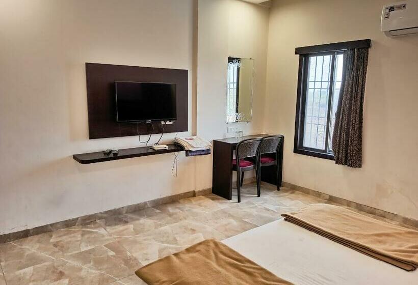 בית מלון כפרי Narmada And Guest House