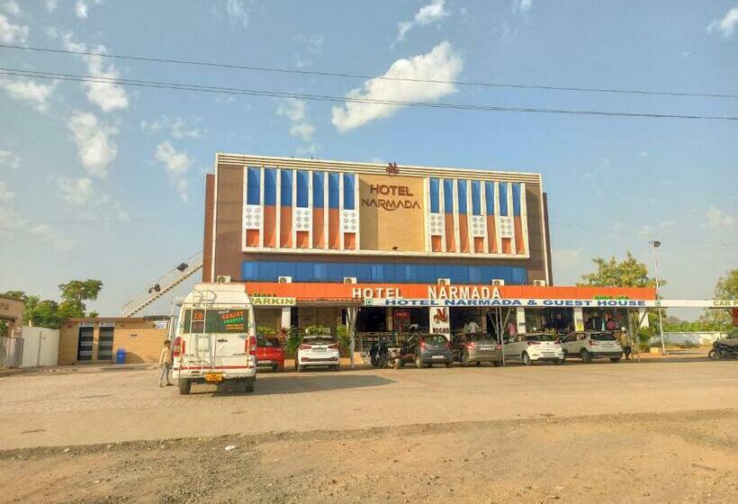 בית מלון כפרי Narmada And Guest House