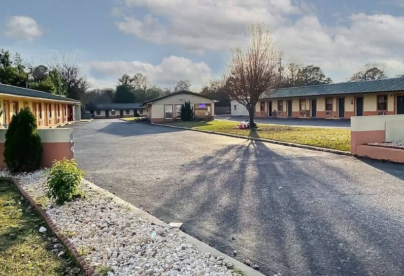 בית מלון כפרי O Tallassee Hwy 14