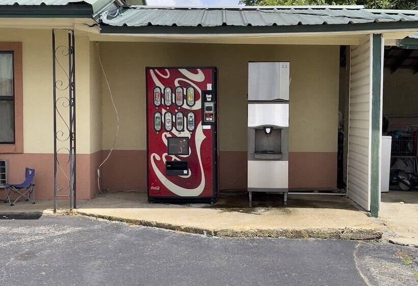 בית מלון כפרי O Tallassee Hwy 14