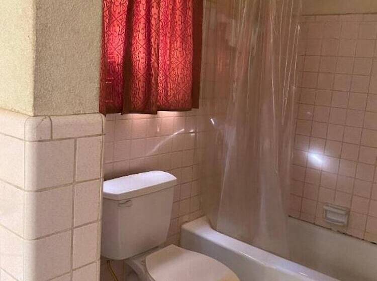 בית מלון כפרי O Tallassee Hwy 14