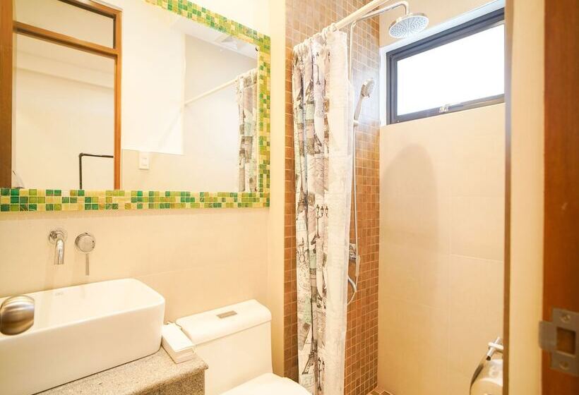 Hotel Oyo 785 The Greenhive